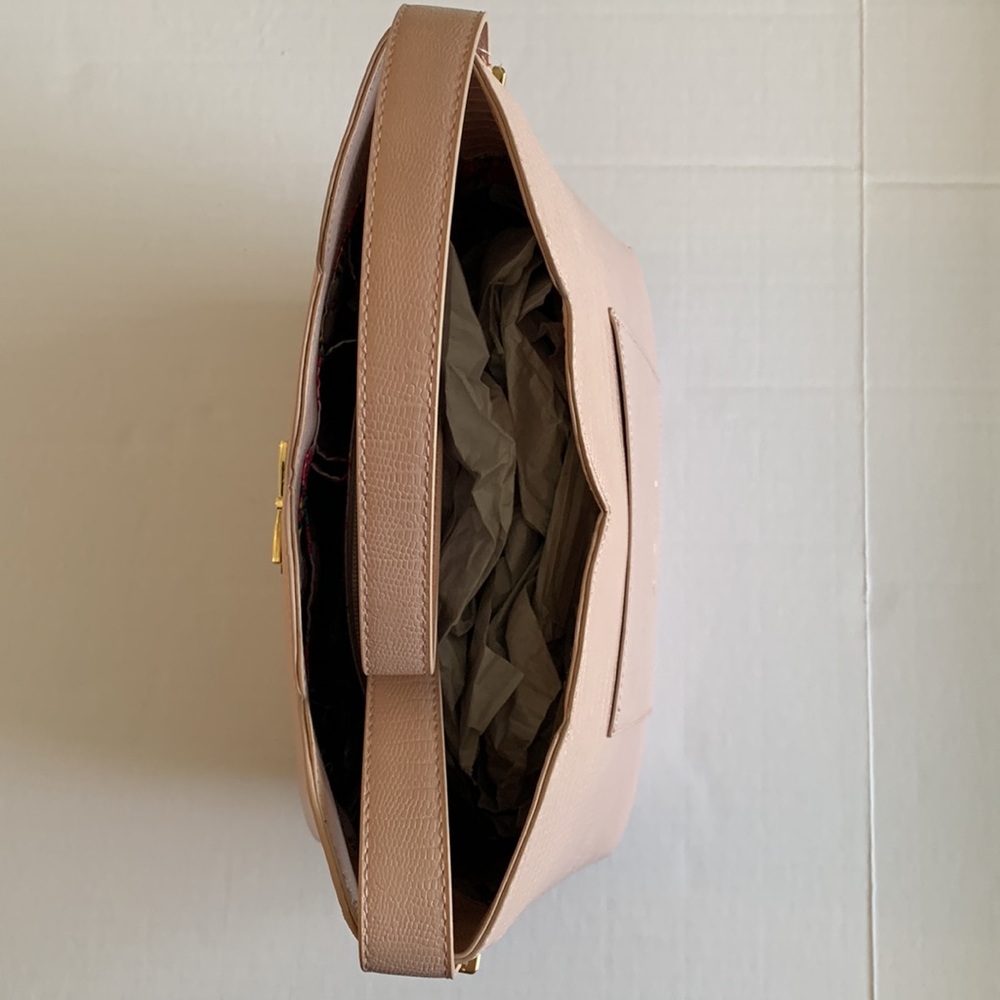 BETSY JOHNSON.Croc embossed pink faux leather structured shoulder bag w/… - Picture 7 of 15